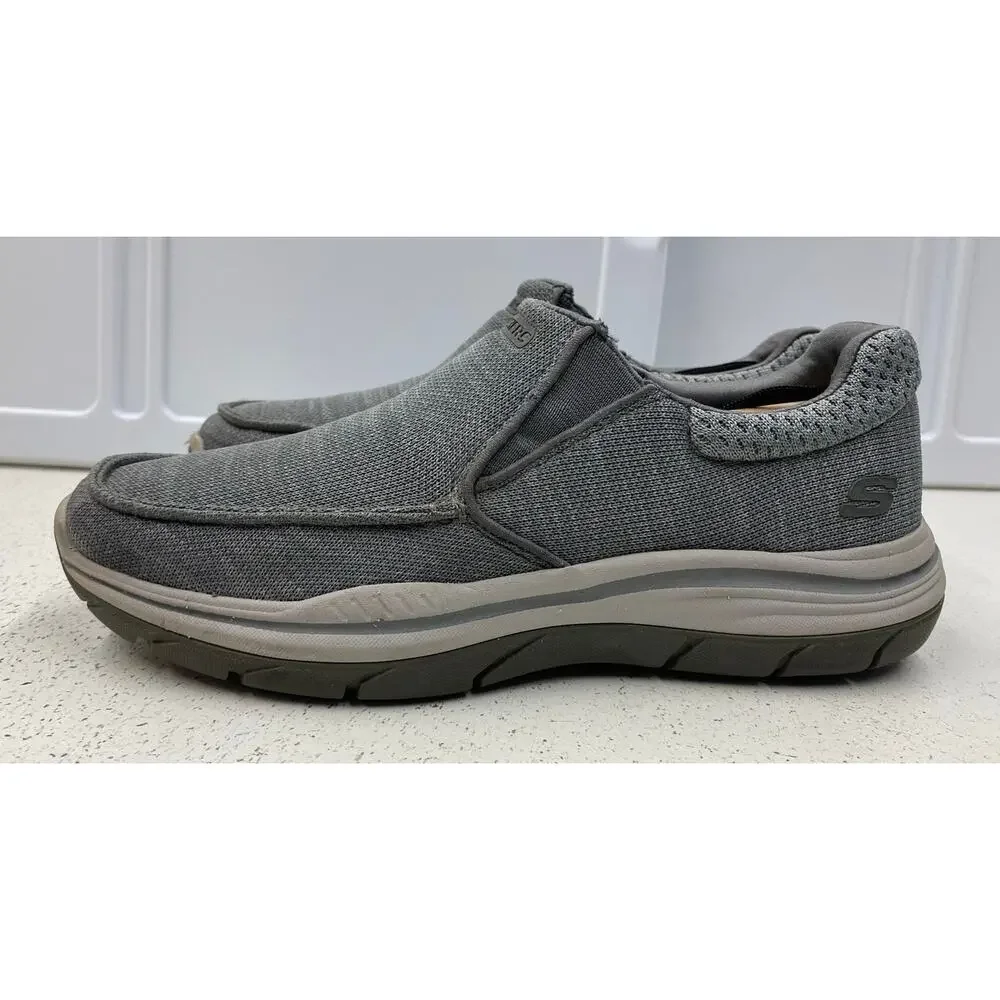 Skechers this listing